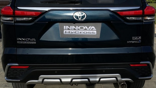 Toyota Innova Hycross rear