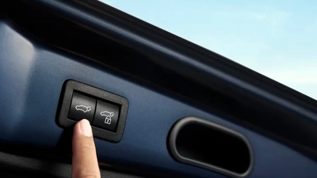 Toyota Innova Hycross boot space