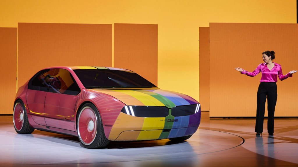 The BMW i Vision Dee's exterior can curate up to 32 colours. 