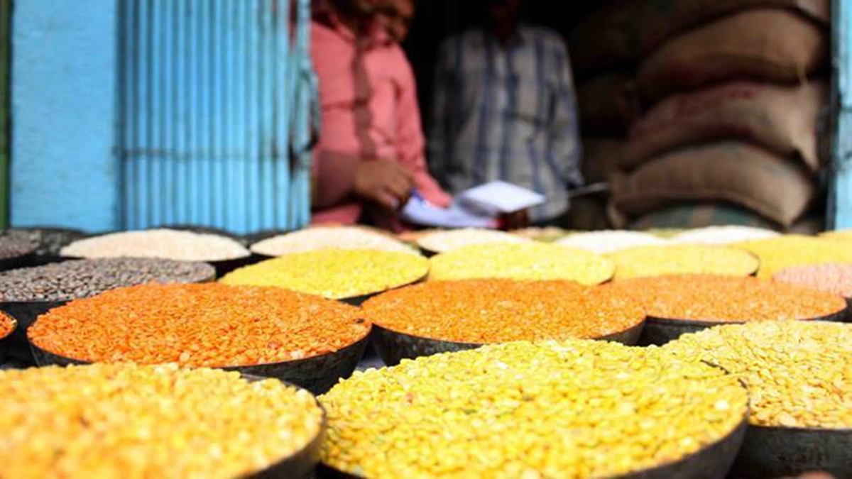 Rains and crop diseases hit tur output in Karnataka, mandi prices above