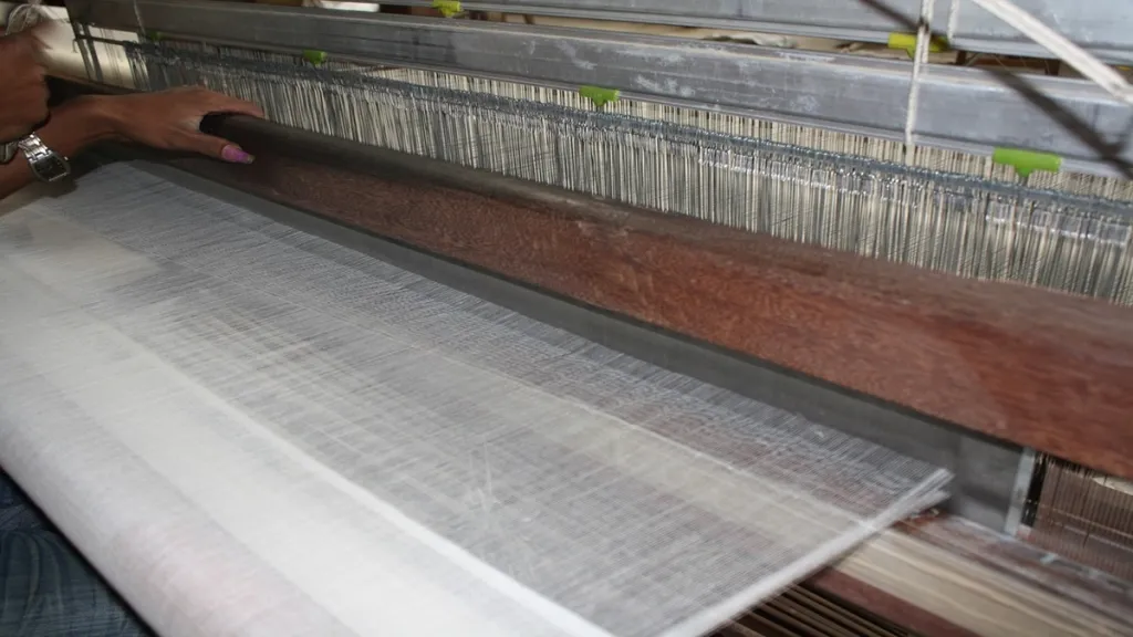 MSME, SME, Kerala, Government of Kerala, GI Tag, geographical indication tag, Balaramapuram handloom, Kerala, Kerala Industries Minister P Rajeeve, KBIP, Kerala Bureau of Industrial Promotion, small businesses, MSEs, weavers, producers, website for GI products, Department of Industries and Commerce, market, fake goods, marketing