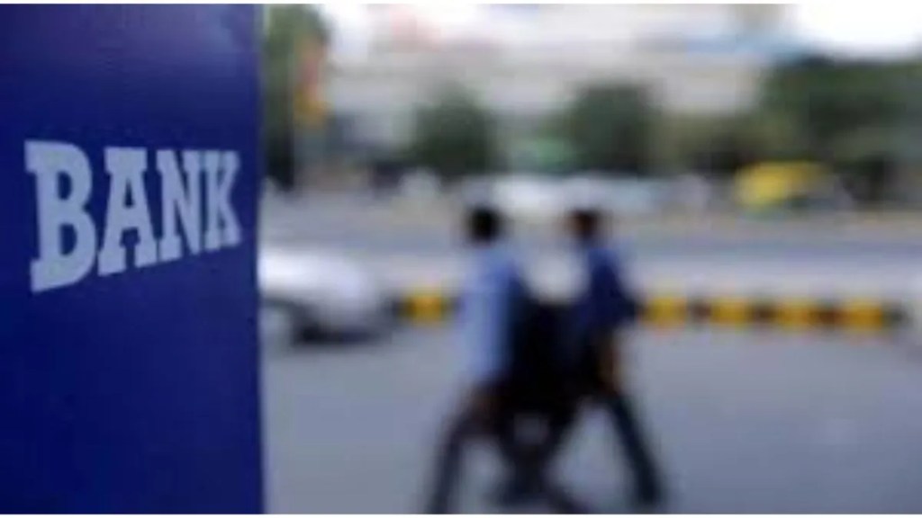 Many banks have hiked the interest rate on term deposits to attract customers. 