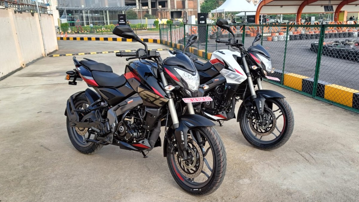 Bajaj Auto has introduced the updated versions of the Pulsar ‘NS’ streetfighter range. The 2023 Bajaj Pulsar NS160 and the Pulsar NS200 have been launched at Rs 1.35 lakh and Rs 1.47 lakh, ex-showroom Delhi, respectively.