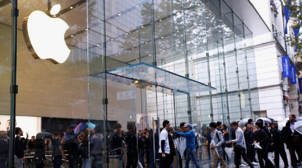 Apple to reshuffle international sales operations to make India its own