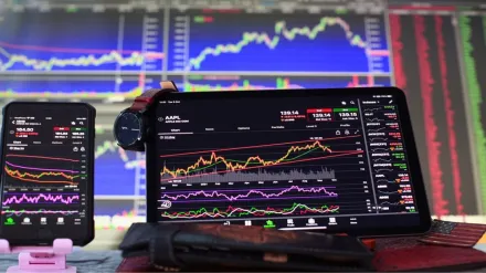 Nifty and Bank Nifty: Domestic indices may trade flat on Monday.