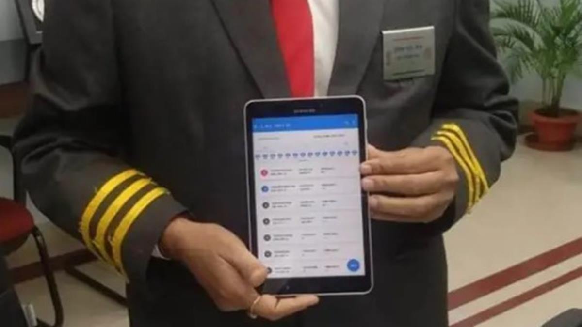 Western Railways equips all ticket checkers with Hand Held Terminals