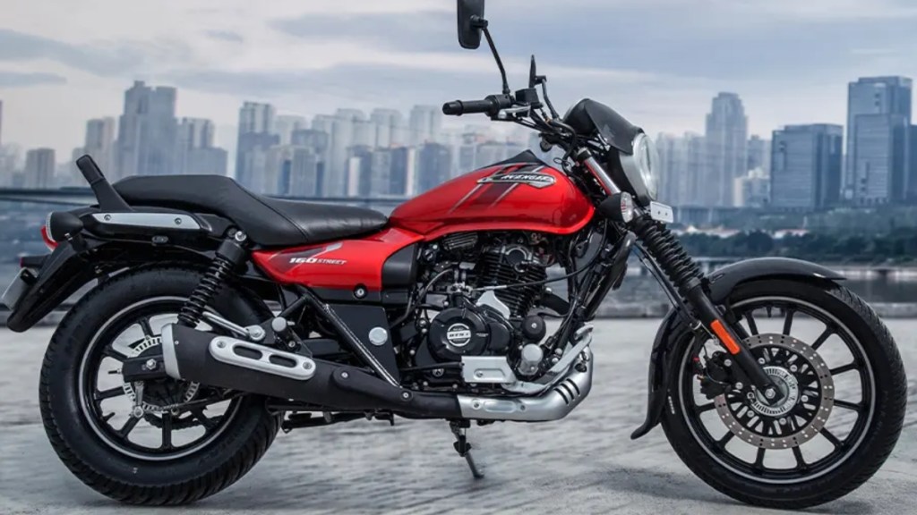 Bajaj Avenger 160 Street