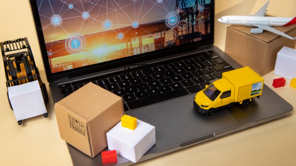 logistics, technology, SaaS, e-commerce logistics, online shopping, AI, customer experience, augmented reality, delivery, shipping, data analytics