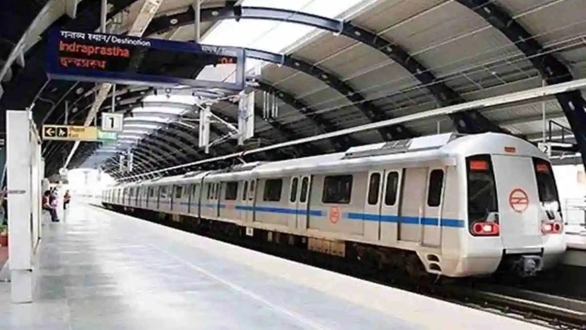 Thinking of making 'viral' Insta reel in Delhi Metro? Check this tweet
