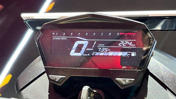 hero xtreme 160r 4v features