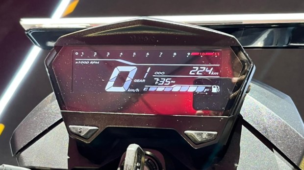 hero xtreme 160r 4v features