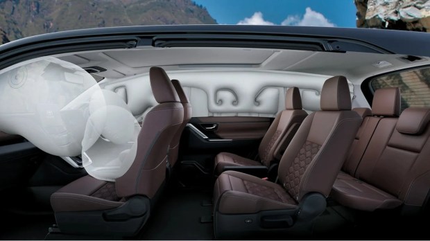 Innova-Hycross-features-2