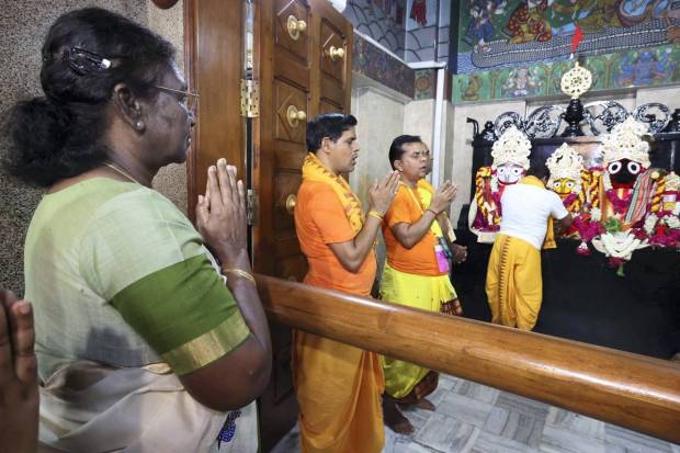 New Delhi: President Droupadi Murmu pays obeisance at Lord Jagannath Mandir on the occasion of Rath Yatra, at Hauz Khas in New Delhi. (PTI Photo)