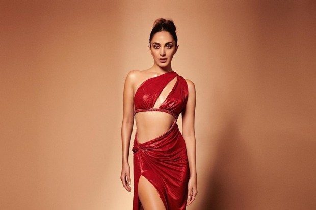 Kiara Advani - Game Changerr: Directed by Shankar, ‘Game Changer’ stars Kiara Advani in the lead opposite Ram Charan. The political action thriller stars Kiara Advani as an intriguing character who plays a crucial role in the story. A pan-India film, it will be released in Tamil, Telugu, Hindi, and other regional languages. (Image credit: PR Handouts)