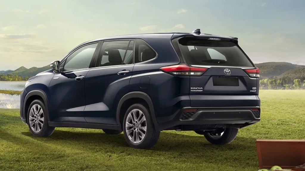 Toyota Innova Hycross