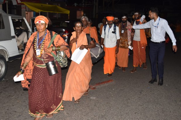 First batch of pilgrims leaves for the Yatra in Jammu. (Image: PTI)