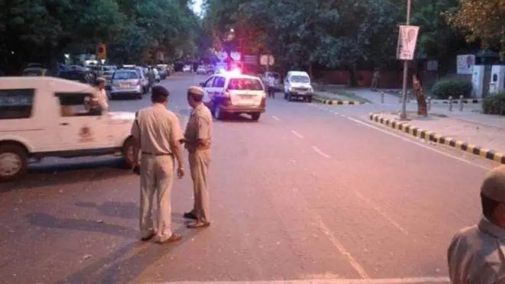 wrong-side driving, roadside parking violations, and park, Noida traffic cops,discipline