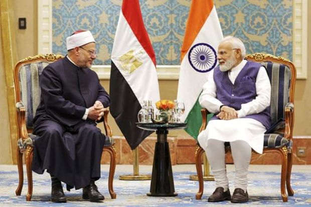 Prime Minister Narendra Modi with Grand Mufti of Egypt, Prof. Shawky Ibrahim Allam during a meeting, in Cairo.(PTI Photo)