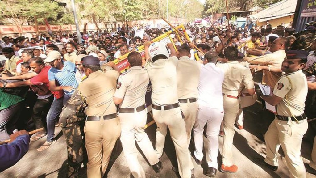 police lathicharge