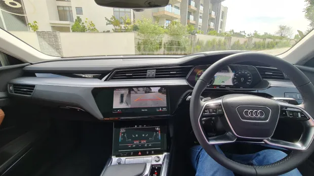 audi q8 e tron features