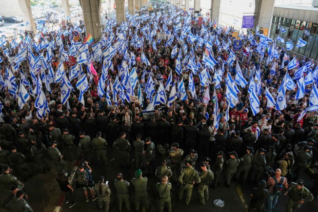 People carried out a protest outside the Ben-Gurion International Airport, however, police kept them from entering the terminal. (Image: AP)