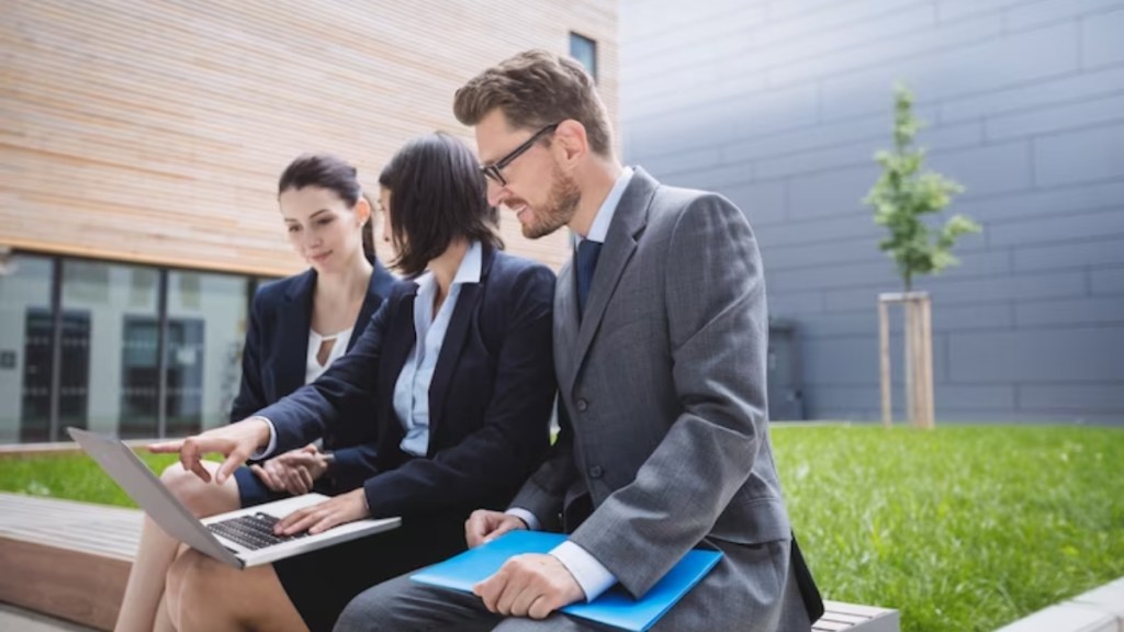 Open the door to the world; reasons to study a bachelor’s in luxury business