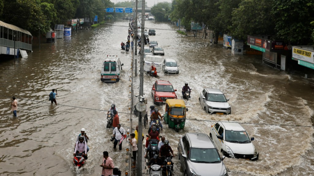 Delhi, Delhi flood, Delhi flood news, Yamuna Flood, Arvind Kejriwal, Indian Army, NDRF, ITO, Vikas Marg