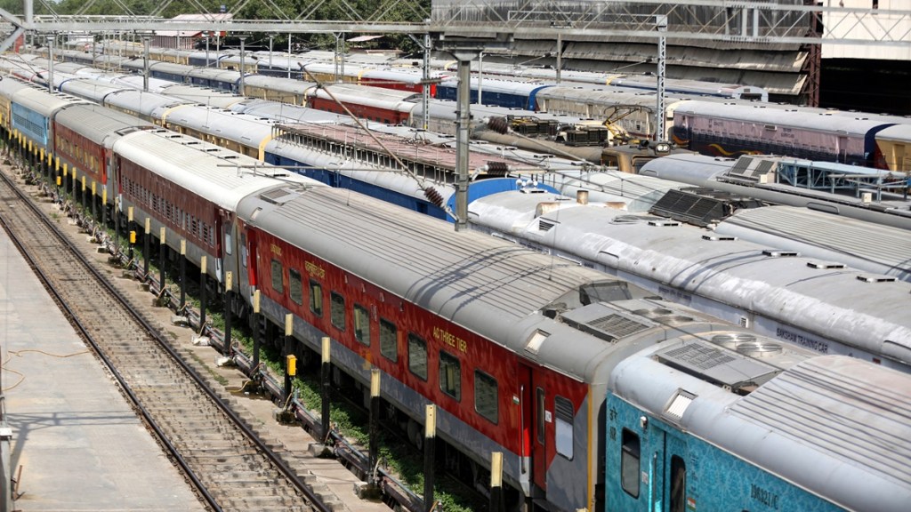 Mumbai CSMT - Tuticorin Special, Mumbai CSMT - Tuticorin Special train, Mumbai CSMT - Tuticorin Special train running status, Mumbai CSMT - Tuticorin Special coach composition, Mumbai CSMT - Tuticorin Special speed, southern railway, southern railway zone, indian railways, coastal marvels,
