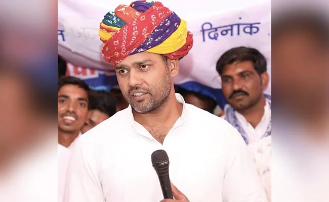 'I salute passengers of Chandrayaan-3': Rajasthan minister's faux pas moment caught on cam