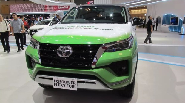 Toyota Fortuner Flexy Fuel (1)