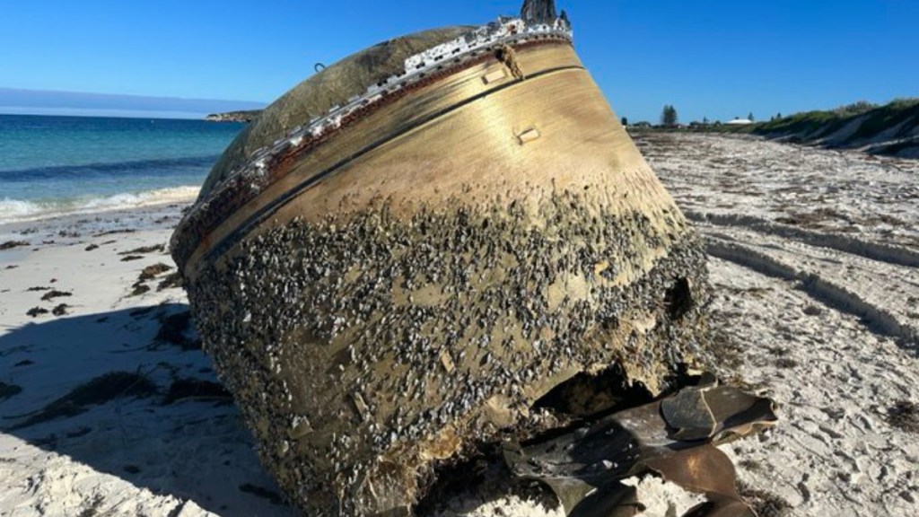 Mysterious object on Australia’s beach of Indian-origin, Mysterious object on Australia’s beach of ISRO's PSLV, ISRO PSLV Australia, Mysterious object washes up on beach in Australia, Australian beach mystery object, Australia beach Chandrayaan-3 debris, Chandrayaan-3 debris in Australia, Australia beach object, mystery object