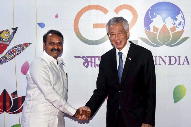 Singapore's Prime Minister Lee Hsien Loong being received by Union Minister of State for Information and Broadcasting L Murugan upon his arrival. (PTI Photo)