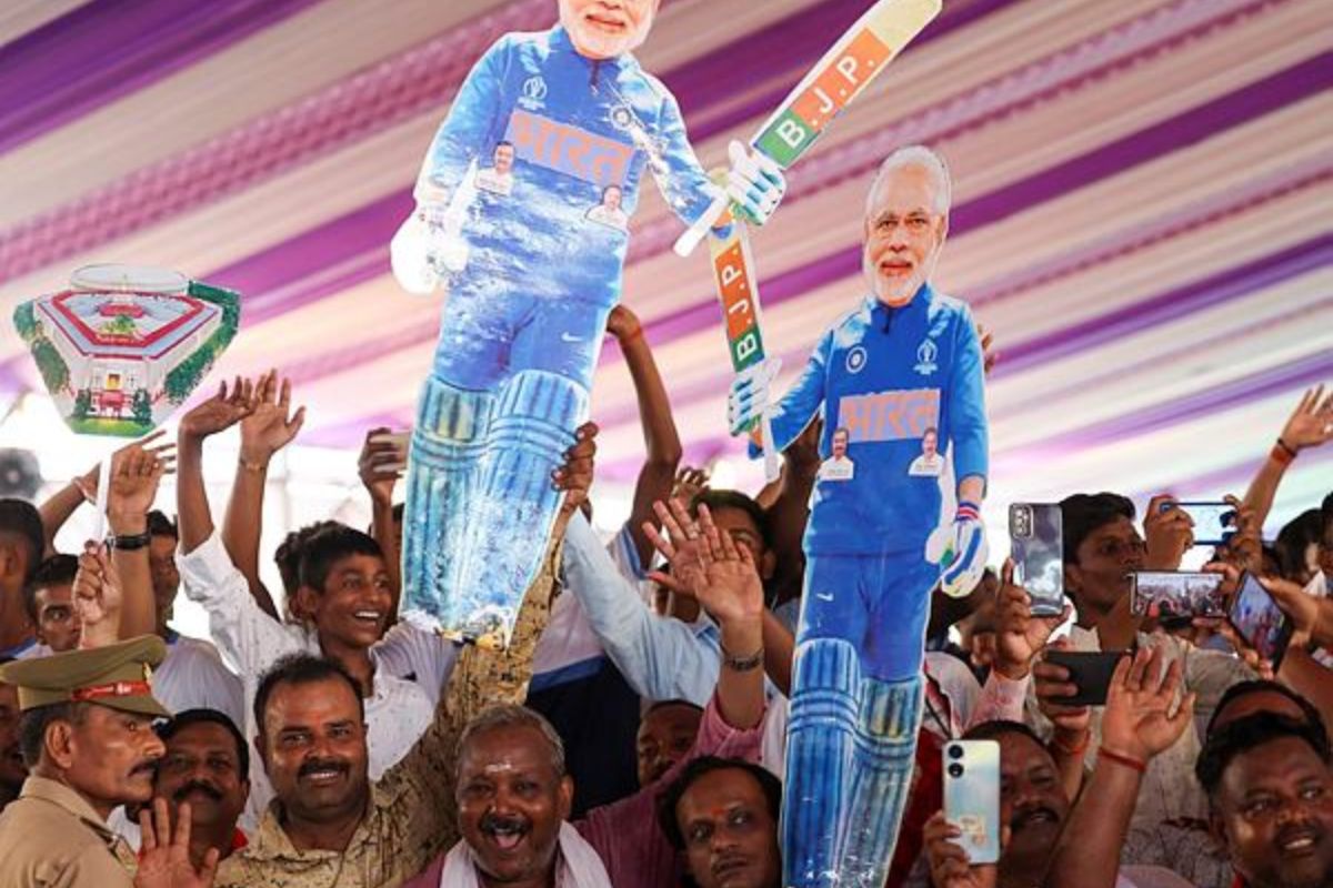 In Pics PM Narendra Modi interacts with Sachin Tendulkar, other