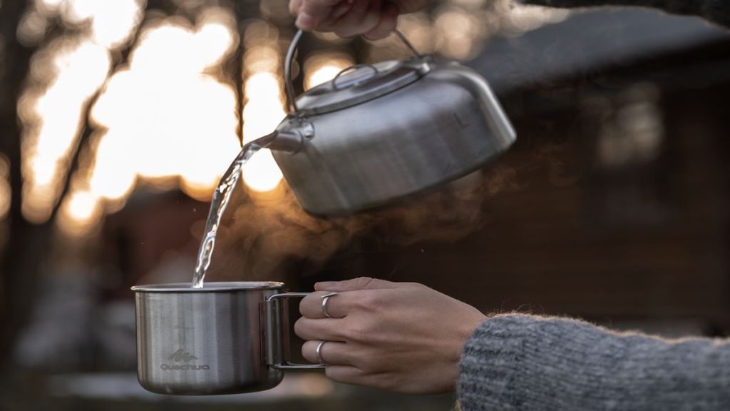 Should you drink hot water on empty stomach? Know about its benefits