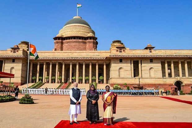 President Droupadi Murmu, Prime Minister Narendra Modi and President of Tanzania Samia Suluhu Hassan during the latter's ceremonial reception at the Rashtrapati Bhavan. (PTI)