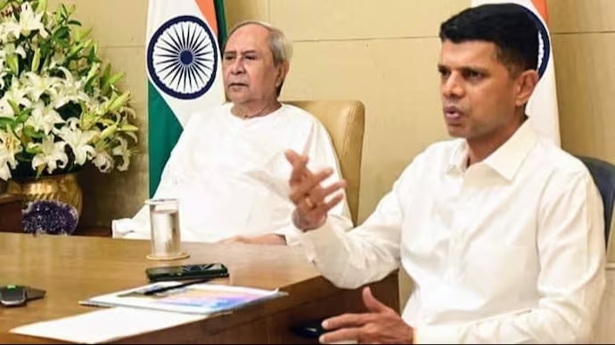 Day after voluntary retirement, VK Pandian gets cabinet minister rank in Odisha