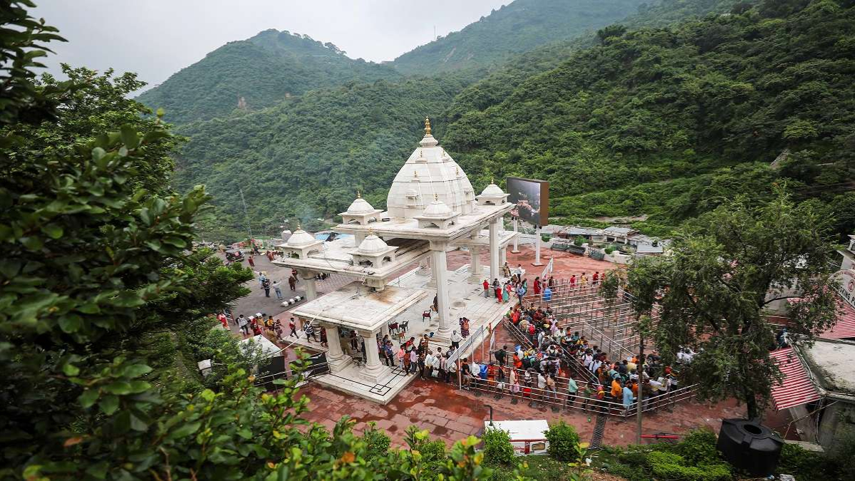 Vaishno Devi Shrine Board bans 'tshirts, capris', advises dress code
