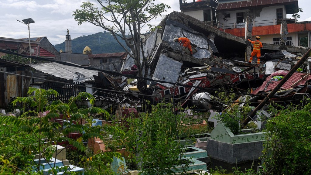 earthquake, earthquake in indonesia, indonesia quake, earthquake in eastern indonesia,