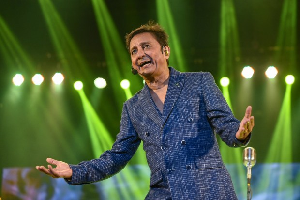 Bollywood singer Sukhwinder Singh performs during a Diwali Snehamilan programme, in Nagpur. (PTI Photo)
