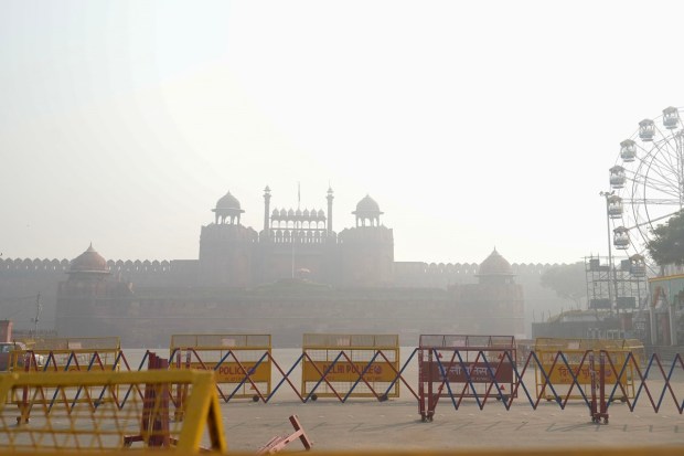 According to the India Meteorological Department (IMD), conditions favourable for dispersion of pollutants are likely to develop Tuesday night onwards under the influence of an upcoming western disturbance, weather systems that originate in the Mediterranean region and bring unseasonal rainfall to northwest India.(PTI photo)