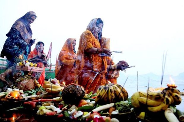 Mathura: Devotees perform rituals of 'Chhath Puja' festival, in Mathura, Monday, Nov. 20, 2023. (PTI Photo)