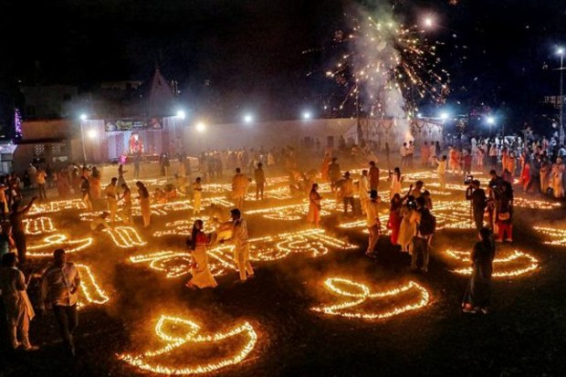 People light earthen Lamps in an artistic style during the Diwali celebrations in Nagpur on November 9. (Image: PTI)