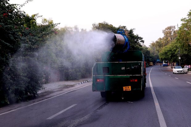 The PM2.5 concentration - fine particulate matter that can infiltrate the respiratory system when inhaled and cause respiratory problems - was six to seven times the safe limit of 60 micrograms per cubic meter at these locations. (Express Photo)
