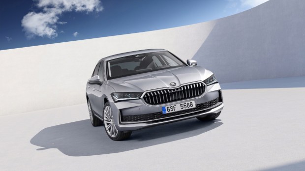 Skoda Superb front