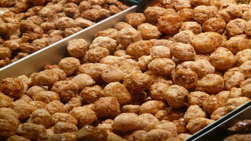 What are macadamia nuts? Know all about its benefits and sideeffects