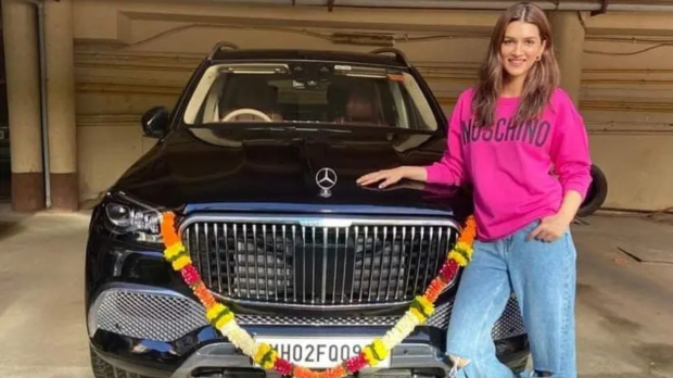 Kriti Sanon Mercedes MAybach GLS