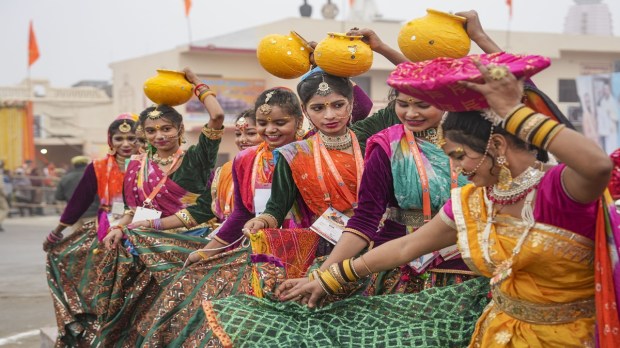 Artists were seen rehearsing all over for PM Modi's arrival, welcoming the dawn of a new era in Ayodhya. (Image: PTI)