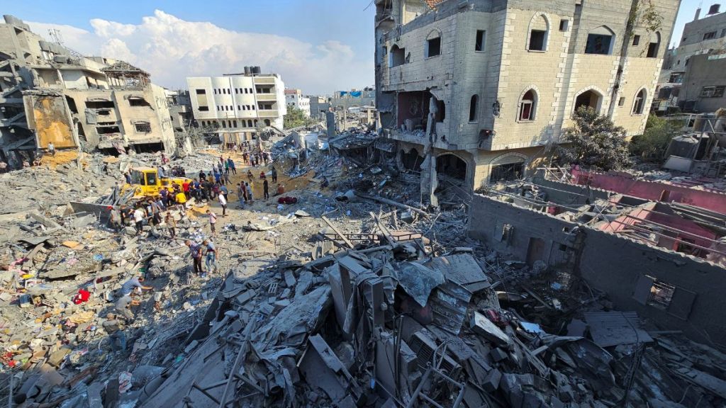 Palestinians gather at the site of Israeli strikes on houses in Jabalia refugee camp.

(Photos: Reuters)