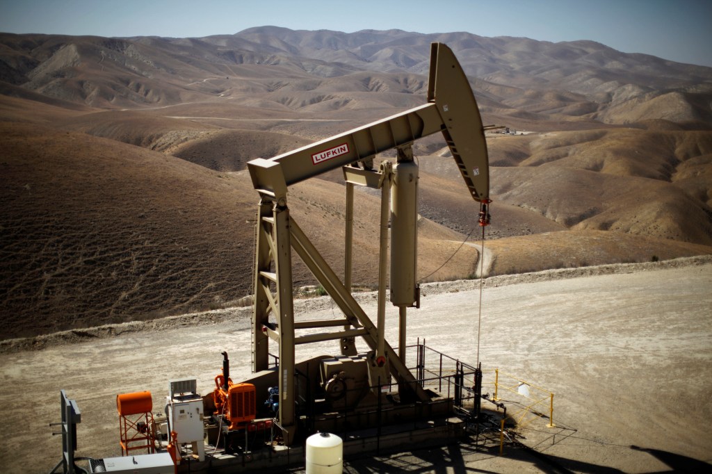 A pumpjack brings oil to the surface in the Monterey Shale, California, U.S. (Image/Reuters)