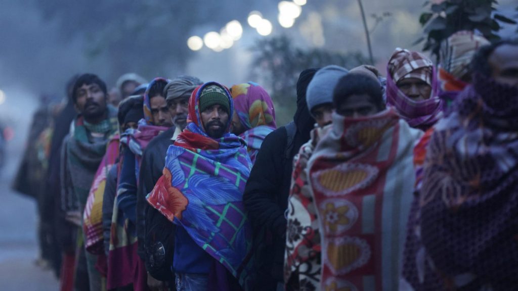 Men wrapped in shawls on a cold winter morning in the old quarters of Delhi (Image/Reuters)